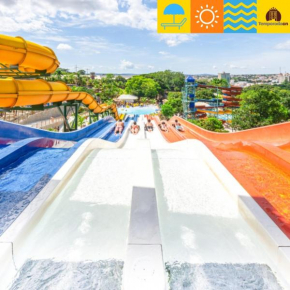 Piazza com acesso ao Acqua Park